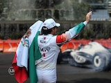 Checo Pérez en el podio de México.