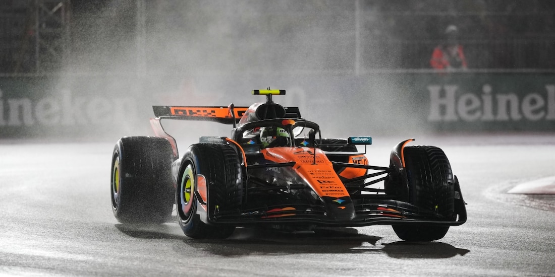 El McLaren de Lando Norris en la clasificación del Gran Premio de Las Vegas de F1.