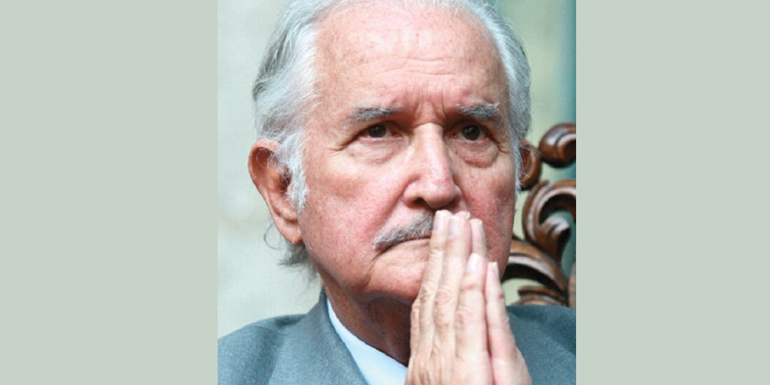 Carlos Fuentes en foto de archivo.
