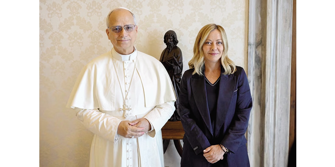 El Papa León XIV y la primera ministra de Italia, Giorgia Meloni, el 2 de julio de 2025.