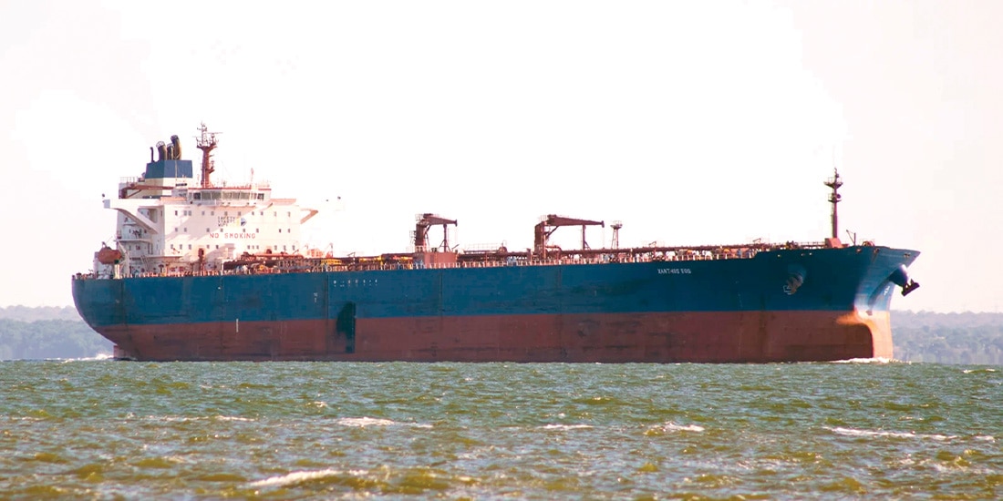 EL PETROLERO llamado Xanthos Eos navega en el lago de Maracaibo, Venezuela, el pasado 7 de enero.