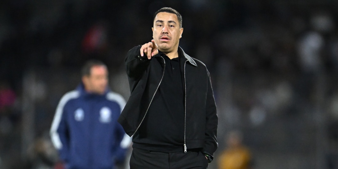 Efraín Juárez celebró el gol de los Pumas con un efusivo abrazo con su hijo.