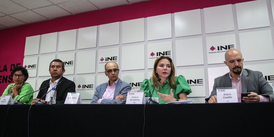 Comisión temporal de Presupuesto en conferencia de prensa, ayer.