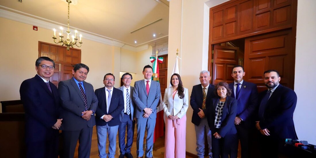Tere Jiménez (centro) apuntó que Aguascalientes es un estado reconocido por su clima de paz, lo que genera confianza a los inversionistas.