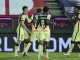 Jugadores de las Águilas festejan un gol ante el Pachuca el lunes pasado.