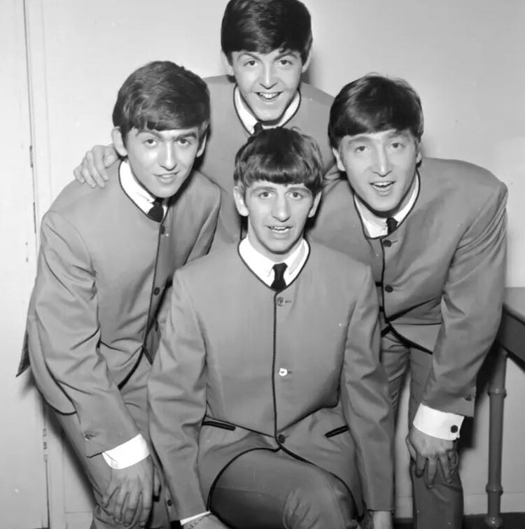 The Beatles con chamarras de Pierre Cardin