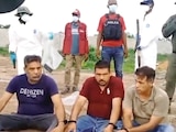 Capos mexicanos, detenidos por autoridades de Nigeria, tras un desmantelamiento de un narcolaboratorio, ayer.