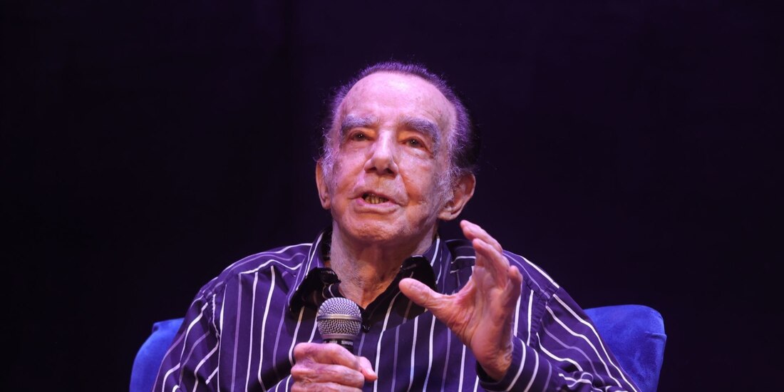 Mauricio Herrera en conferencia de prensa de la obra “Aquí entre dos”. en el Teatro Rafael Solana