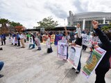 Padres y Madres de los 43 estudiantes de Ayotzinapa desaparecidos continuaron su jornada de lucha denominada "26 de septiembre no se olvida".