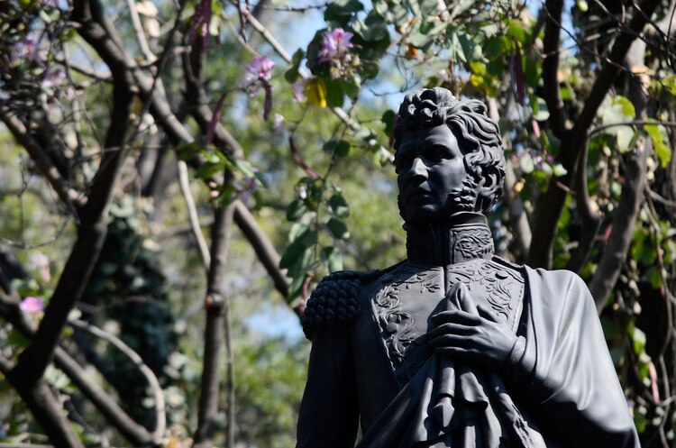 Una escultura de Vicente Guerrero.