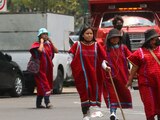 Mujeres triquis protestaron e intentaron ingresar a la Secretaría de Gobierno en busca de diálogo con autoridades.