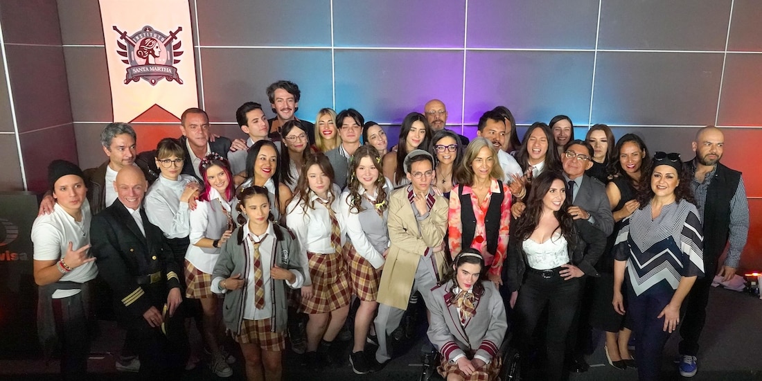 El elenco de la producción, ayer en Televisa San Ángel.