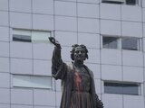 La estatua del Cristóbal Colón antes de ser retirada de Paseo de la Reforma.