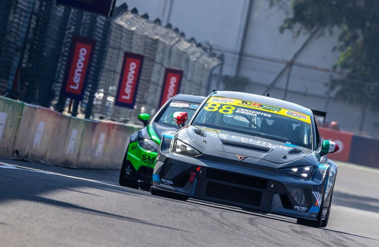 La actividad del TCR México culminará el domingo con la tercera y última carrera.