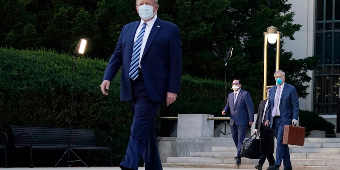 Donald Trump salió ayer por su propio pie del hospital militar.