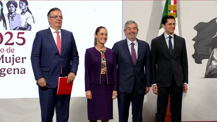 La Presidenta de México e integrantes de su gabinete federal.