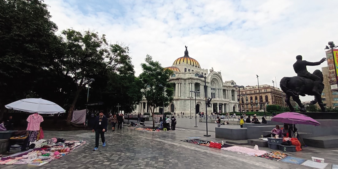 AL MENOS 30 comerciantes estaban ayer
en la Alameda