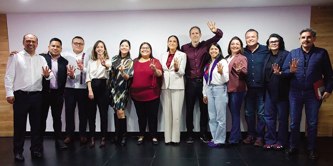 Integrantes del CEN morenista, encabezados por Ariadna Montiel, ayer