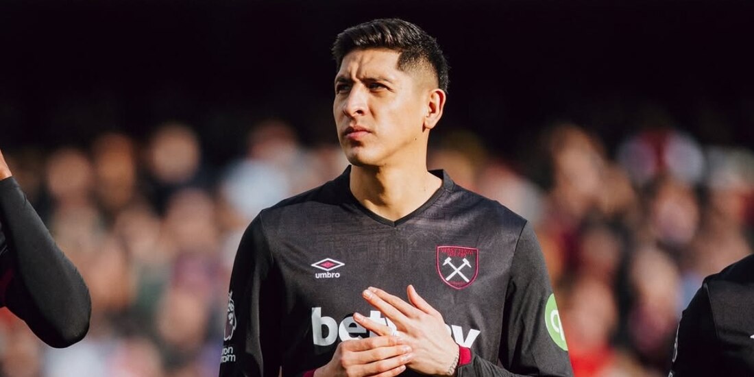 Edson Álvarez en un partido con el West Ham United