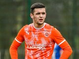 Jake Daniels, jugador del Blackpool, se declaró abiertamente homosexual.