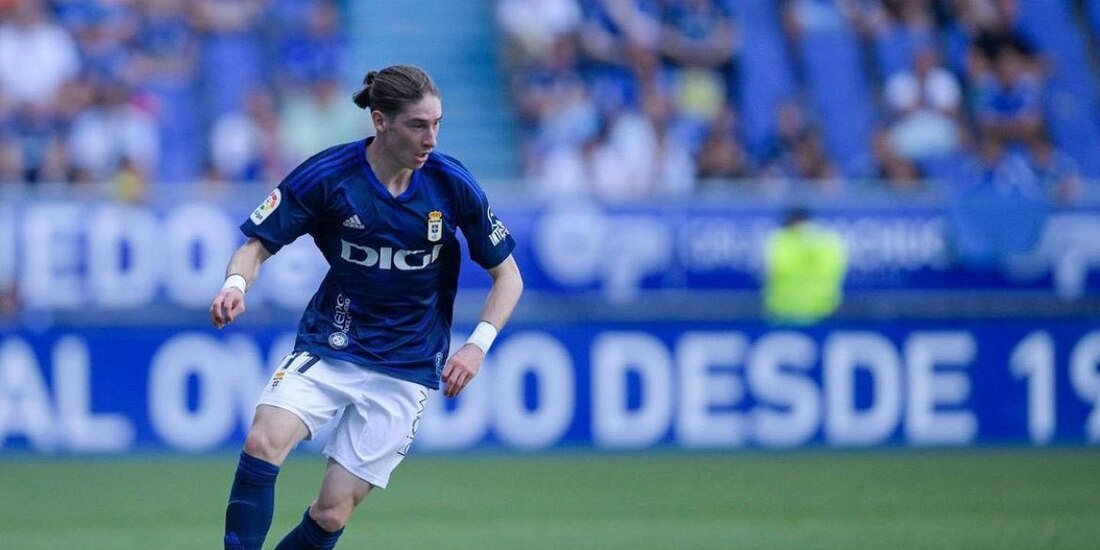 Flores, en uno de sus partidos con el Real Oviedo.