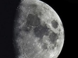 El golpe de basura espacial creará un nuevo cráter a la Luna.