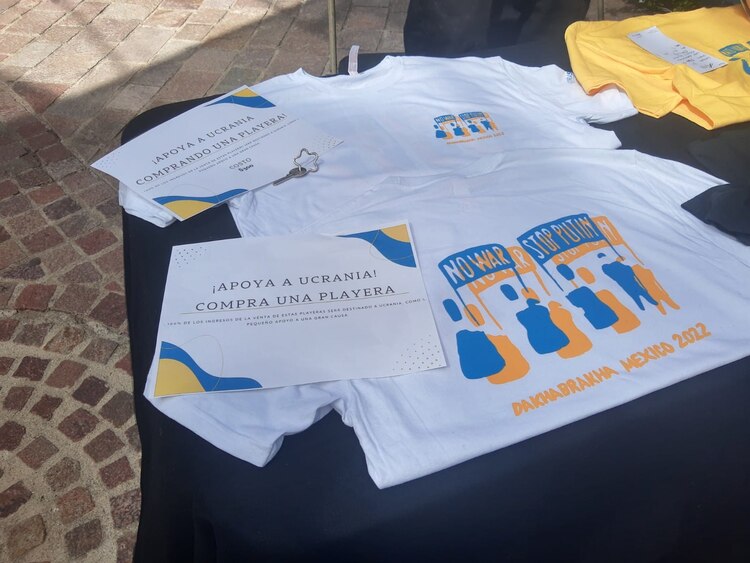 Playeras de "No war, stop Putin".