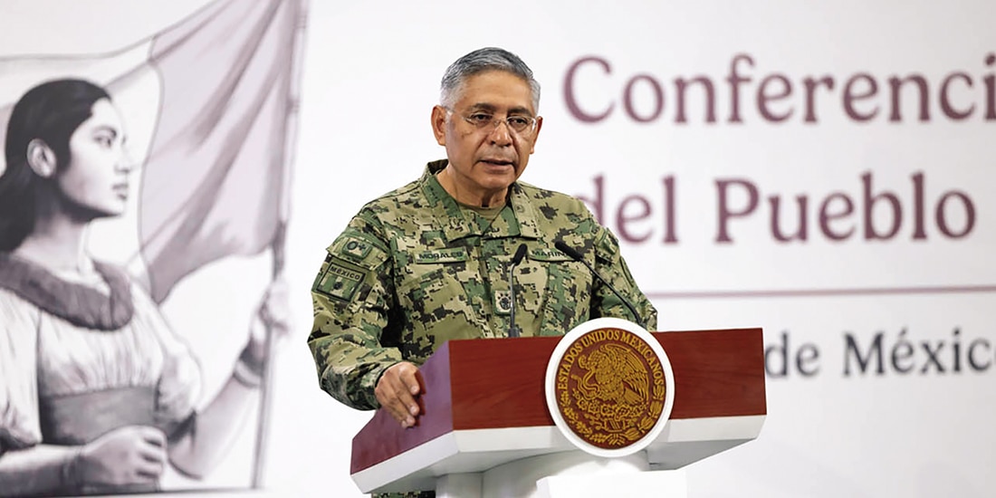 El almirante Raymundo Pedro Morales, secretario de Marina, ayer, en conferencia de prensa.