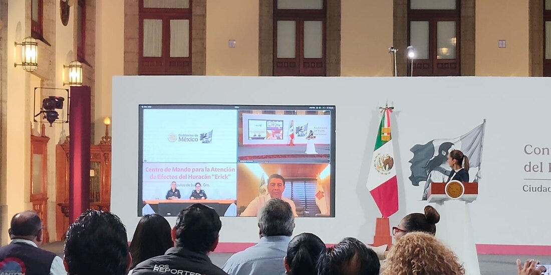 En Palacio Nacional se hizo un enlace con los gobernadores de Oaxaca y Guerrero.