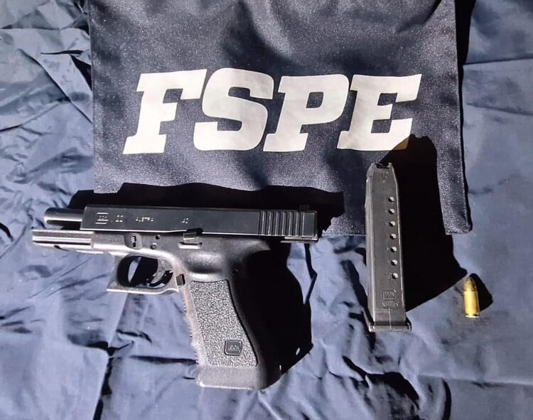 Se aseguraron cuatro armas cortas, 20 cartuchos útiles, tres cargadores y 11 armas blancas para evitar que puedan utilizarse en hechos delictivos.
