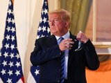 El presidente de Estados Unidos volvió a la Casa Blanca desde el Centro Médico Militar Walter Reed, de dónde salió con cubrebocas.