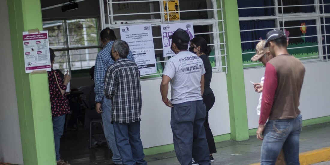 Ciudadanos participan en el proceso electoral de 2022 en Aguascalientes.