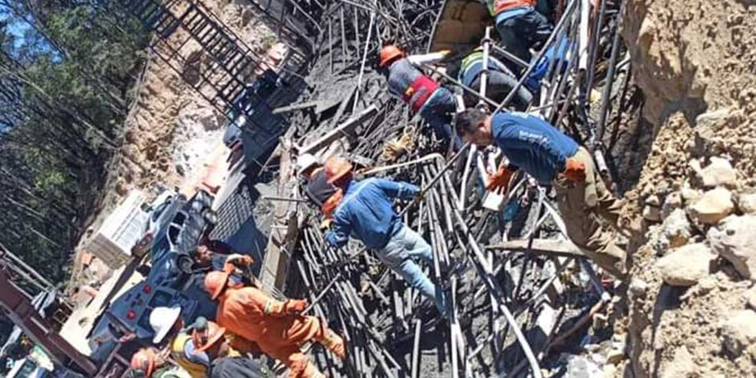 Colapsa andamio en obras de carretera Pachuca-Huejutla; reportan heridos
