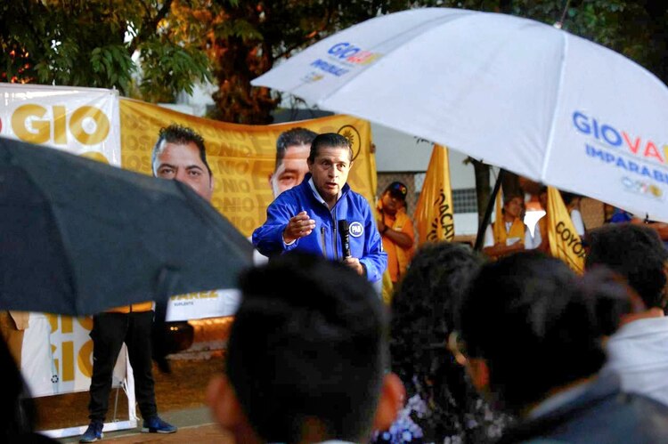 Gutiérrez Aguilar se reunió con vecinas y vecinos de Los Olivos, en la zona de Coapa.