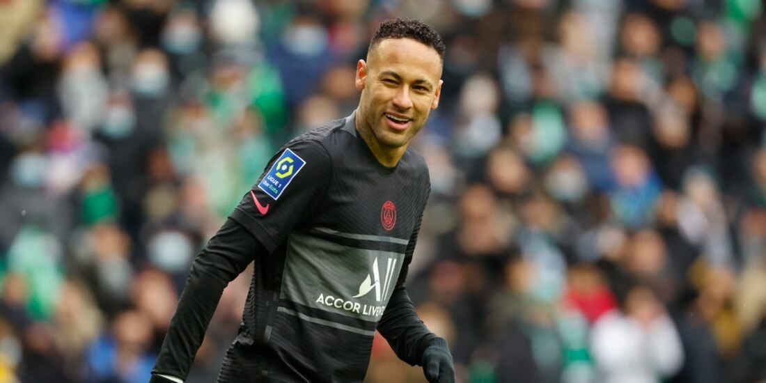 Neymar durante un partido con el PSG en la actual campaña.
