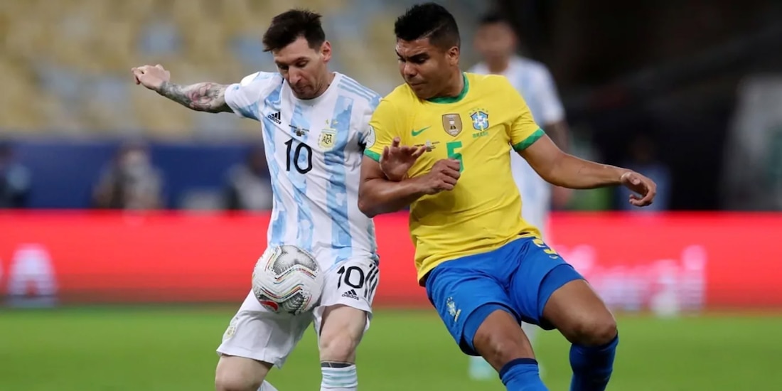 Lionel Messi y Casemiro durante el Argentina vs Brasil en la final de la Copa América, el pasado 10 de julio.