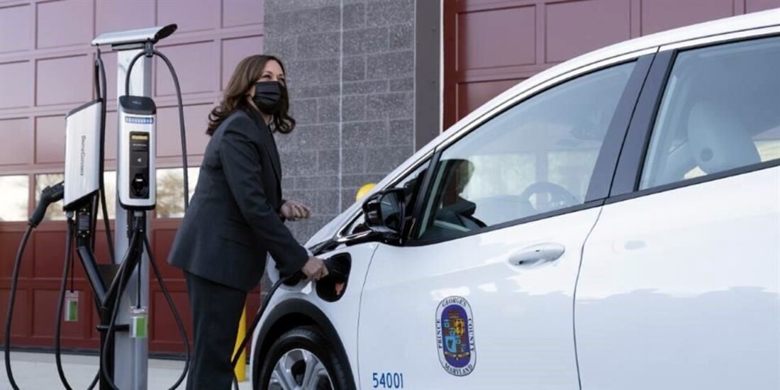 EU planea apoyar a sus ciudadanos para la compra de autos eléctricos.