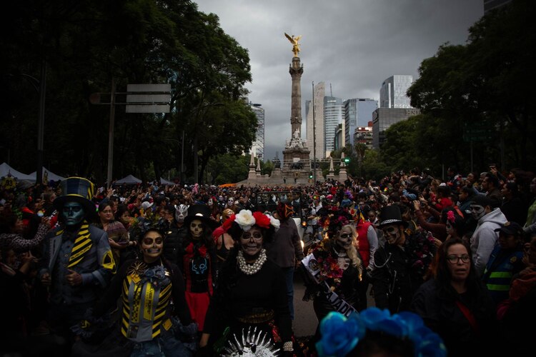 Mega Procesión de Catrinas se lleva a cabo en la Ciudad de México desde el 2014.