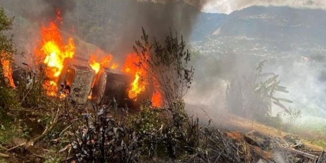 Volcadura de pipa deja al menos una persona sin vida y otra lesionada en Chamula, Chiapas.