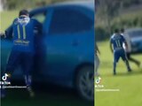 Un automovilista trató de embestir a varios jugadores durante una pelea en un partido de fútbol callejero en Puebla.