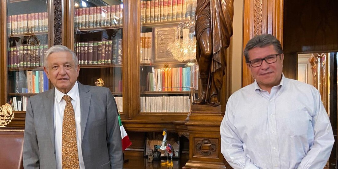 El Presidente y Monreal (der.) se reunieron, ayer, en Palacio Nacional.