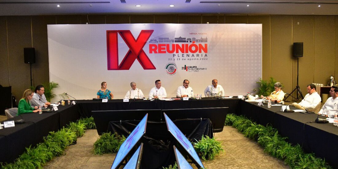 Senadores priistas abandonan reunión con 'Alito' Moreno.