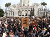 Manifestantes frente al Ayuntamiento de Los Ángeles por la muerte de George Floyd, el 2 de junio de 2020.