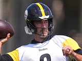 Aaron Rodgers en un entrenamiento con los Steelers.