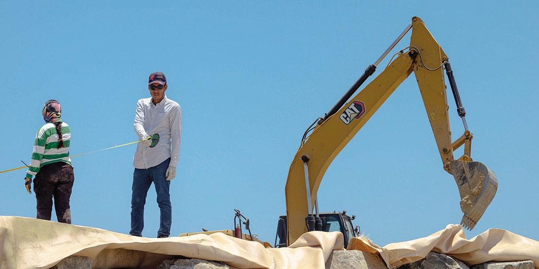 La empresa Dine continuaba, el 1 de mayo, la construcción de un complejo hotelero, con obras realizadas en la zona federal marítima-terrestre en playa Las Cocinas.