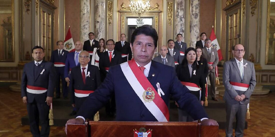 Renuncian los ministros de Perú.