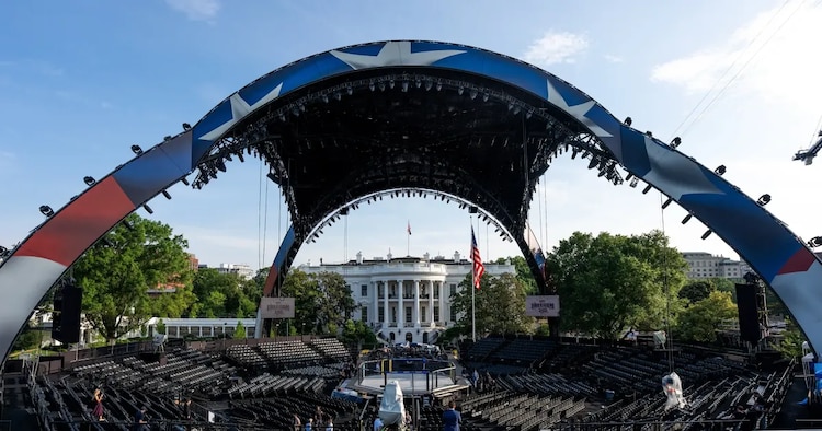 El ring de la UFC y la estructura de acero instalada en la Casa Blanca.