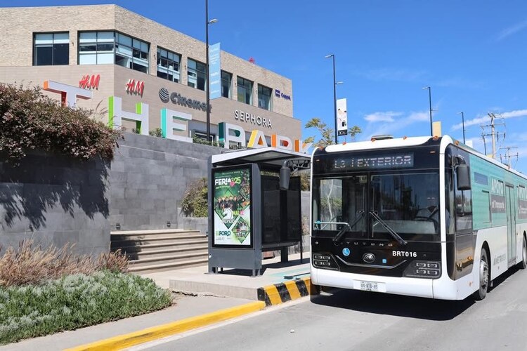El sistema de transporte MetroRed opera cuatro líneas en la zona metropolitana de San Luis Potosí, clave para la mejor calificación nacional obtenida.