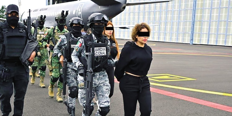 Lourdes “N” y Marisol “N”, vinculadas con el capo, ayer, tras su detención.