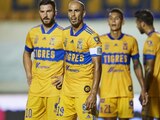 Futbolistas de Tigres durante un partido de la Liga MX el año pasado.